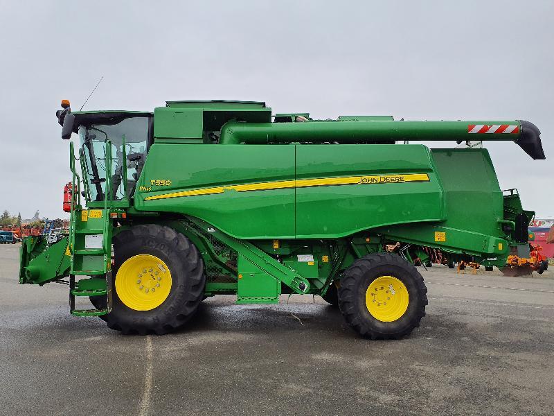 JOHN DEERE T550