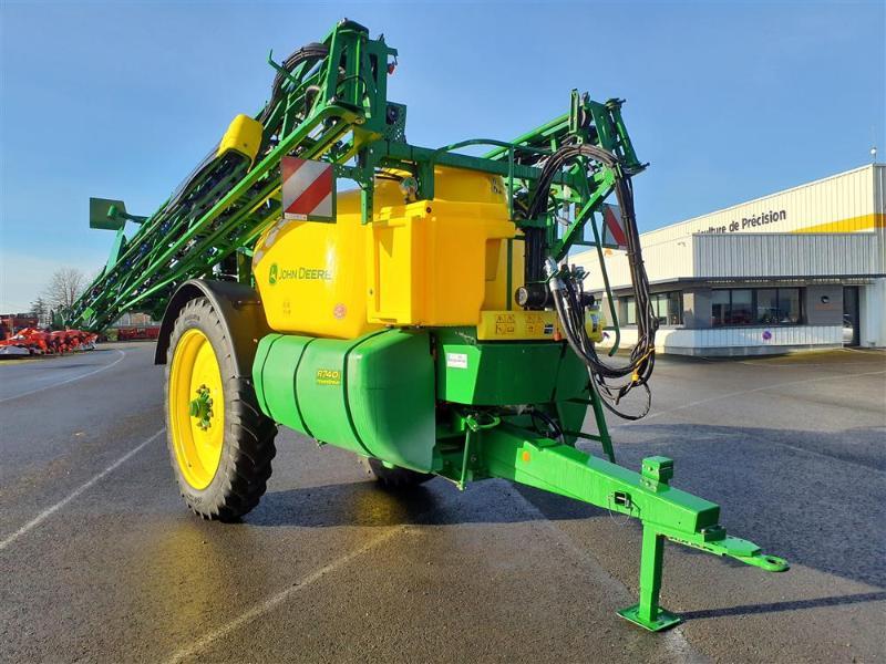JOHN DEERE R740i