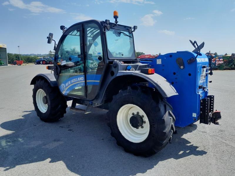 NEW HOLLAND LM7-42