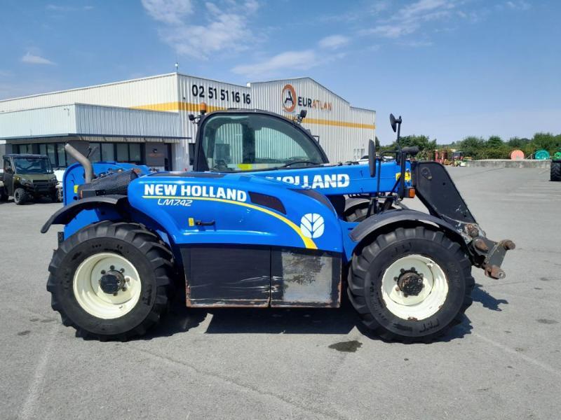 NEW HOLLAND LM7-42