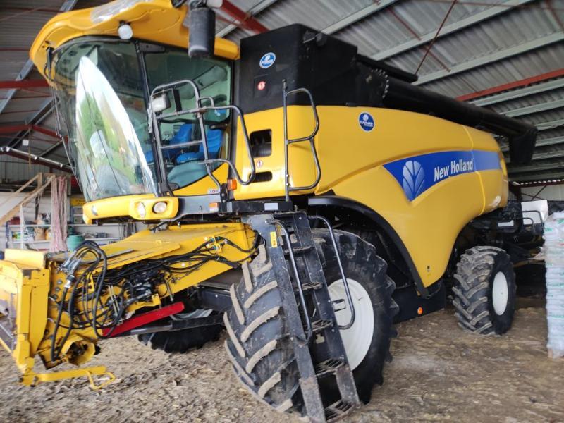 NEW HOLLAND CX8070