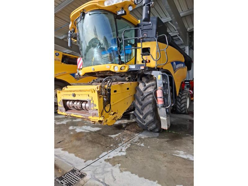 NEW HOLLAND CR9070