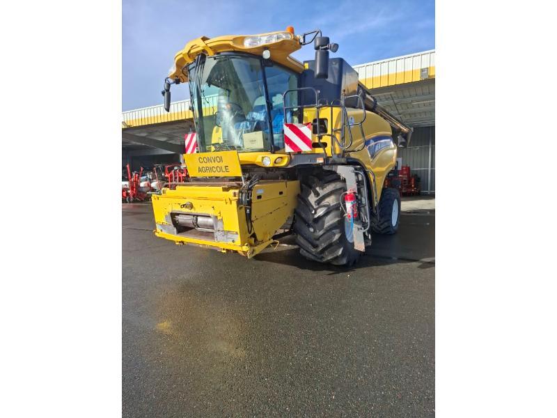 NEW HOLLAND CR8080