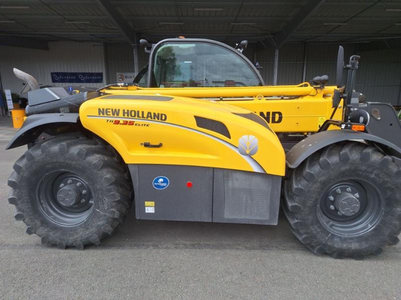 NEW HOLLAND TH9-35