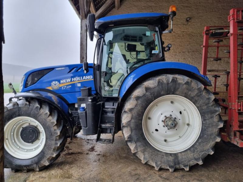 NEW HOLLAND T7-225