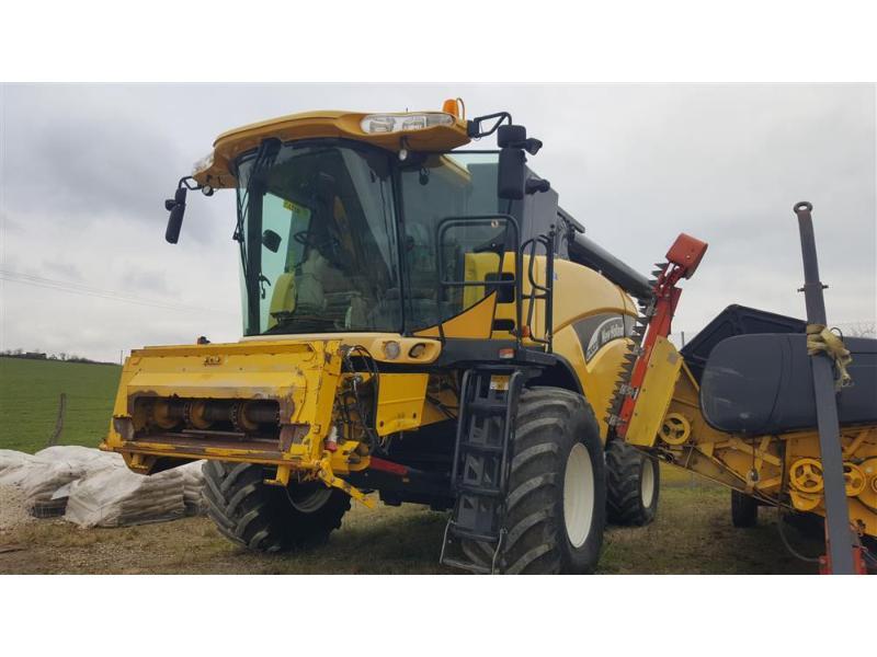 NEW HOLLAND CX820