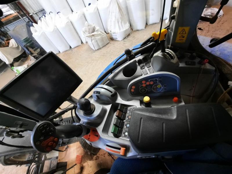 NEW HOLLAND T6-140AC