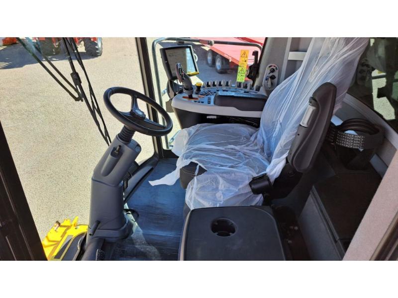 NEW HOLLAND CR9-90