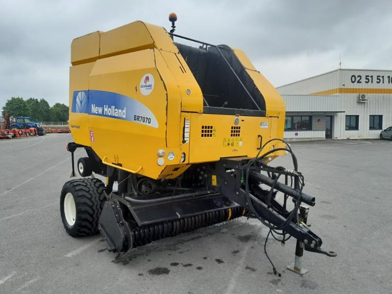 NEW HOLLAND BR7070