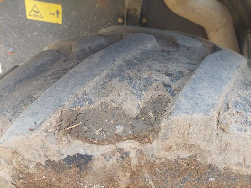 NEW HOLLAND TH7-32