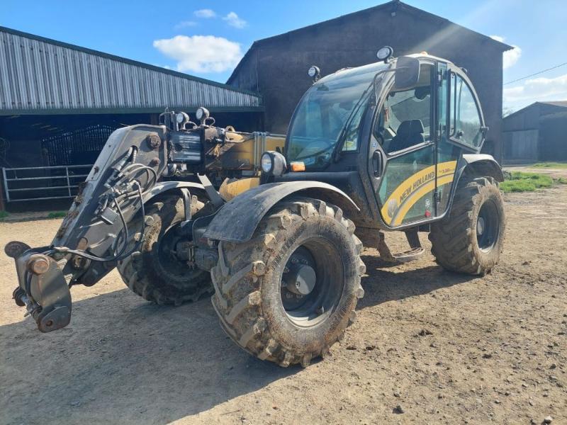 NEW HOLLAND TH7-32