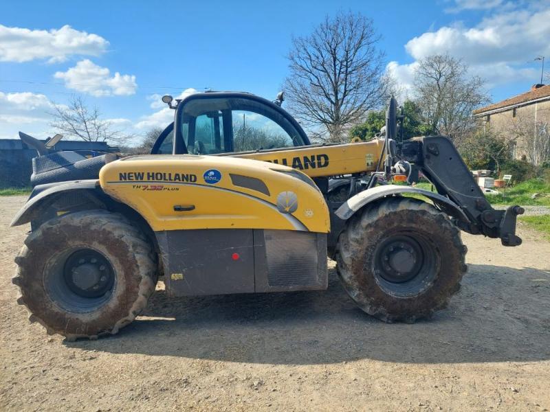 NEW HOLLAND TH7-32