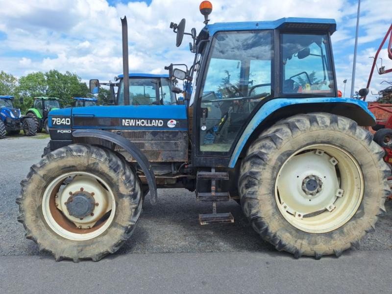 NEW HOLLAND 7840