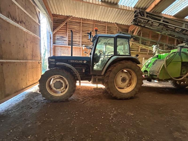NEW HOLLAND 7840