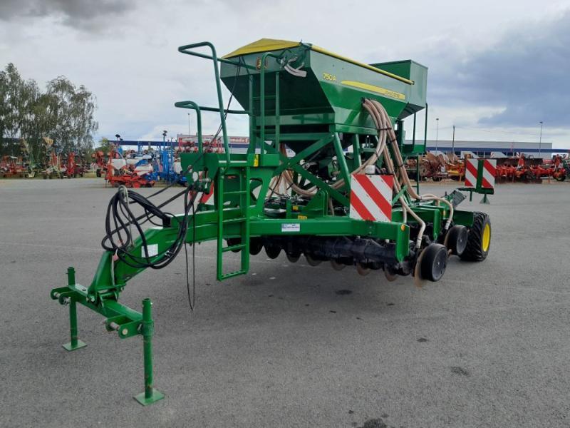 JOHN DEERE 750A