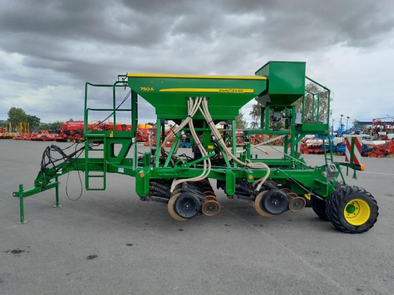 JOHN DEERE 750A