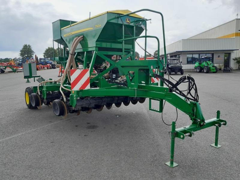 JOHN DEERE 750A