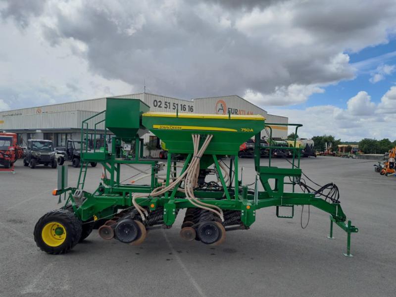 JOHN DEERE 750A