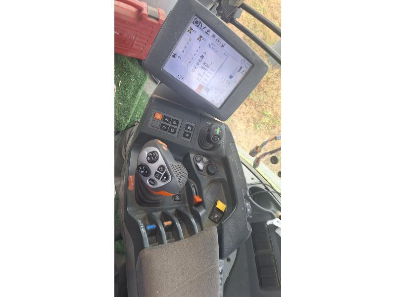 CLAAS AXION 810